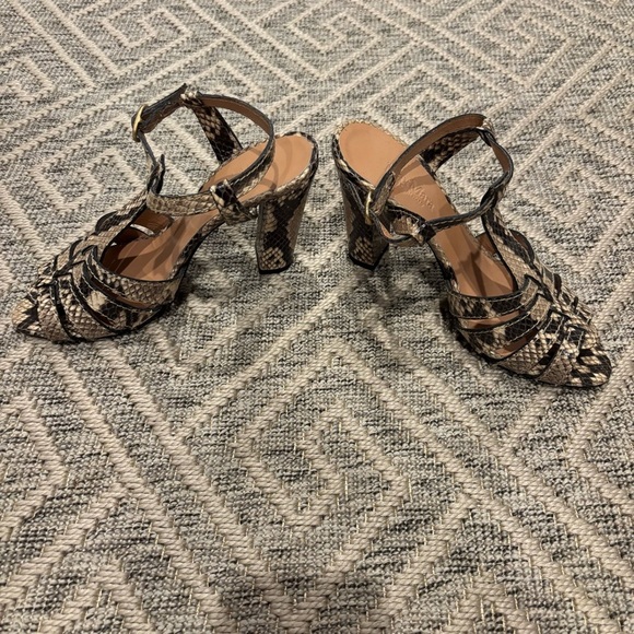 📌 Listing Title:
Vintage Max Mara Snakeskin Heels | Made in Italy | Size 37 - Picture 2 of 6